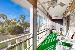 Cozy condo with balcony, walking distance to conch house and WIFI - 2