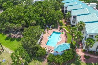 Dog-friendly vacation home close to the beach with pool & screened porch - 6