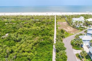 Dog-friendly vacation home close to the beach with pool & screened porch - 3