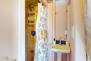 Cabin 5 - The Purple Moon - 3