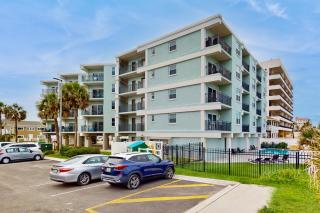 Modern oceanfront condo with outdoor pool, balcony, & washer/dryer - 3