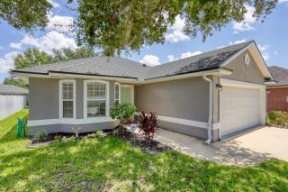 Single-story home with lagoon view, garden patio & easy drive to the beach - 7