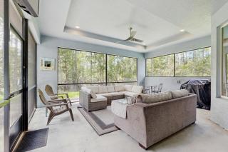 Spacious house with private covered patio, work station, full kitchen and grill - 7