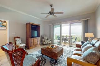 Oceanview condo with resort amenities, balcony and private beach access - 7