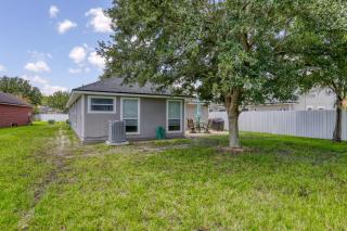 Single-story home with lagoon view, garden patio & easy drive to the beach - 8