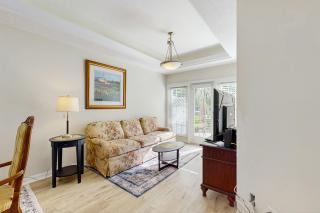 Spacious townhouse with private balcony, waterview, pool and WIFI - 9