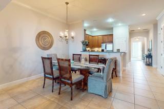 Oceanview condo with resort amenities, balcony and private beach access - 2