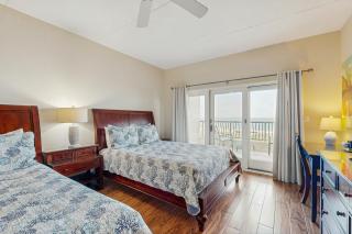 Ocean Front Hotel Side Condo with Balcony, WiFi & Shared Pool - 3