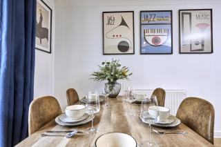 3 bed home in Cheltenham Town Centre with FREE PARKING for 1 car - 2