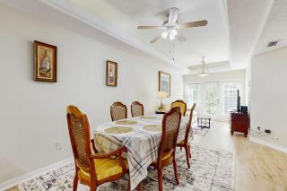 Spacious townhouse with private balcony, waterview, pool and WIFI - 6
