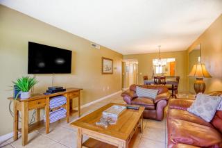 Ocean view condo in beachfront resort with WiFi, central AC, 2 pools, & tennis - 9