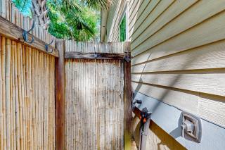 Charming apartment with beautiful marsh views and shared patio - 7