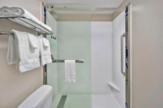 SpringHill Suites Erie - 9