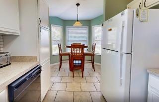 Dog-Friendly home with enclosed backyard, private hottub and sunroom - Butler Beach - 1