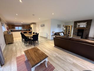 Bempton View at The Bay Filey, sleeps 10, and 2 dogs welcome for free too! - 4