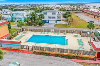 Ground-floor condo by the beach with on-site pool, tennis, & private patio - 7