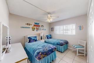 Ground-floor condo by the beach with on-site pool, tennis, & private patio - 5