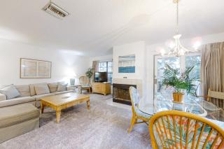 Two-story townhome with fast WiFi & pool - steps from the beach - 7