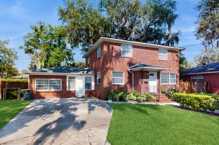 Stylish Avondale Home – Pet-Friendly & Walkable - 0