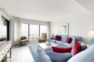 Third-floor oceanfront condo with balcony, W/D, pool & tennis - 4