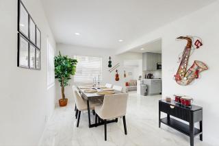 Stylish Avondale Home – Pet-Friendly & Walkable - 2