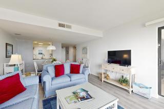 Third-floor oceanfront condo with balcony, W/D, pool & tennis - 1