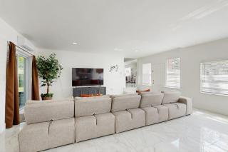 Stylish Avondale Home – Pet-Friendly & Walkable - 5