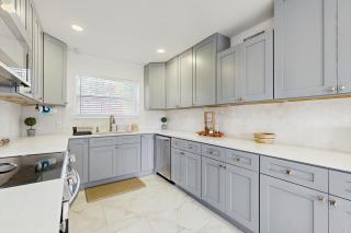 Stylish Avondale Home – Pet-Friendly & Walkable - 1