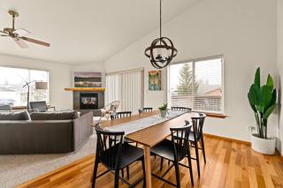 Modern Lodge with a Jacuzzi Tub - 5