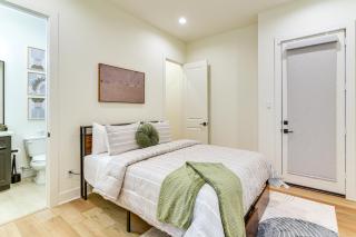 4 Mi to NRG Stadium Modern Group Retreat - 1