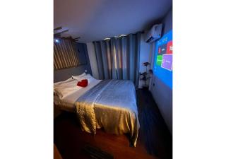 Modern and warm studio with designer staircase - 2