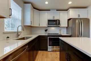 Modern Cottage Steps to Old Mill - 7