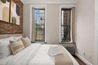 Sophisticated Stay in Vibrant Manhattan - 2