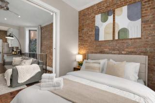 Sophisticated Stay in Vibrant Manhattan - 1