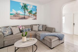 Sunset Villa- 3 Bedroom 2 Bathroom -6 Beds - 0