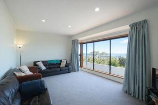 Ocean Views Across the Beach in Collingwood - 9