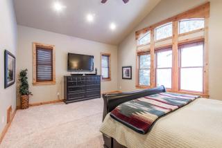 BOULDER RIDGE - 7 BD, HUGE THEATER, POOL TABLE, HOT TUB, SAUNA - 8