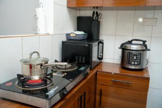 The Modern Nest Stylish 1BR MbeziBeach with Fast WiFi, Work Desk & Smart Home - Daressalam - 3