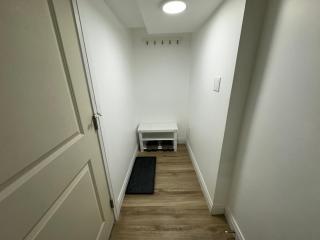 Pvt Studio Near Waterloo Airport & Minutes to Downtown Basement unit - 9