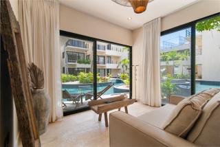 Boho chic 2BR with swim-up pool near the beach - 4