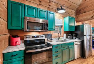 Hot Tub & Dog Friendly, 4 Miles to Cades Cove - 3