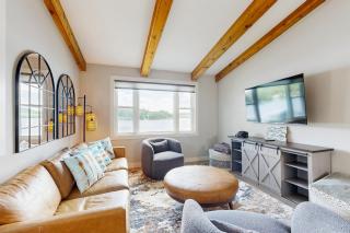 3 BR Lakefront House with Private Dock - 7