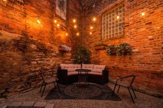 Velvet Haus Downtown 3rd Floor Deck Backyard - 7