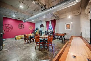 Luxury Downtown Loft Getaway with Gym, Pool, Game room - 2
