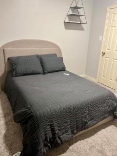 Aggieland! 3-miles from campus pool and hot tub! - 3