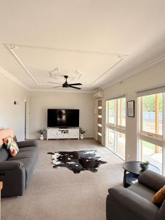 Spacious Country Retreat with Views - 6