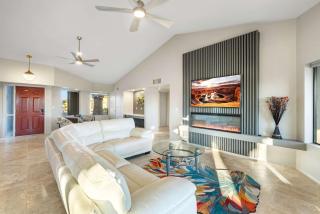 Cozy 2BR Home Fire Pit Grill Golf Course Views - 4