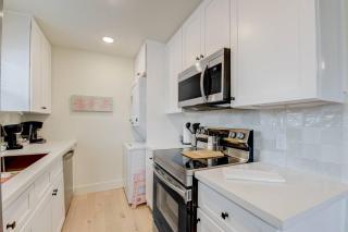 Flamingos on 45th - Carriage House - Cute and Cozy - 8