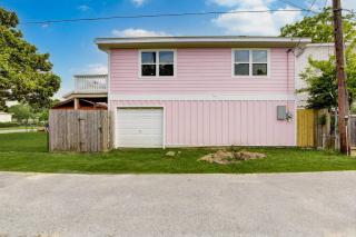Flamingos on 45th - Carriage House - Cute and Cozy - 2