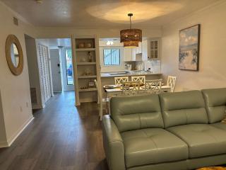 Dans Florida Condos Sea Bliss at Runaway Bay - 5